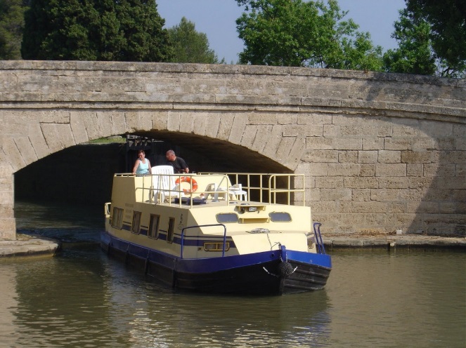 Bordeaux: Front View